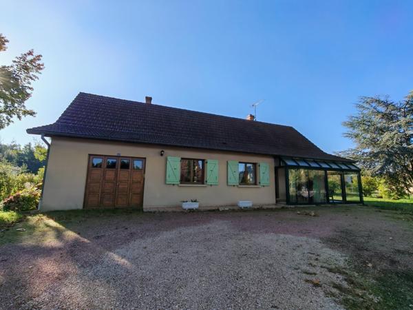 Maison plain-pied, 3 chambres et joli terrain.