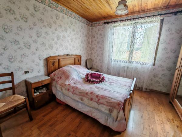 Maison plain-pied, 3 chambres et joli terrain.