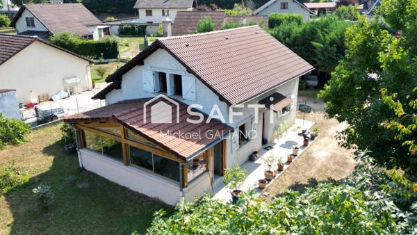 Niché dans une impasse paisible, proche commerces