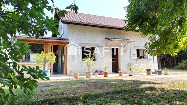 Niché dans une impasse paisible, proche commerces