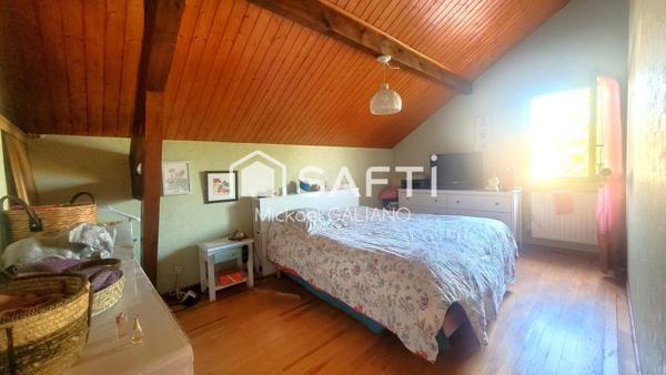 Niché dans une impasse paisible, proche commerces