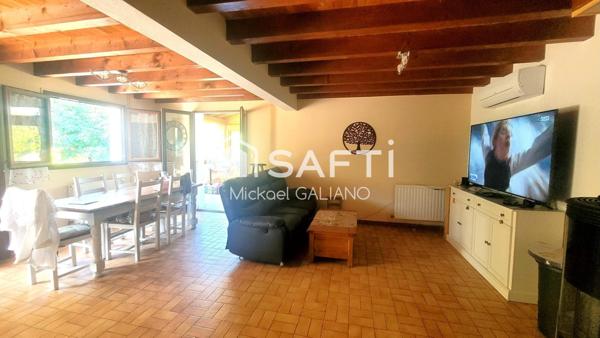 Niché dans une impasse paisible, proche commerces