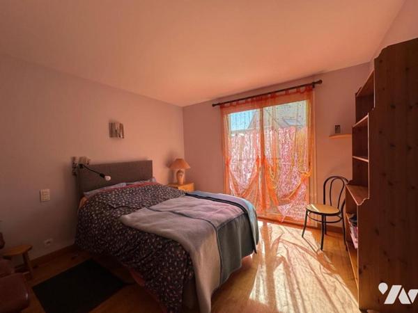 PROCHE VANNES : MAISON DE PLAIN PIED SUR JARDIN CLOS