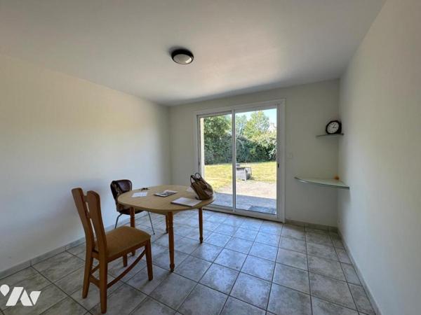 PROCHE VANNES : MAISON DE PLAIN PIED SUR JARDIN CLOS