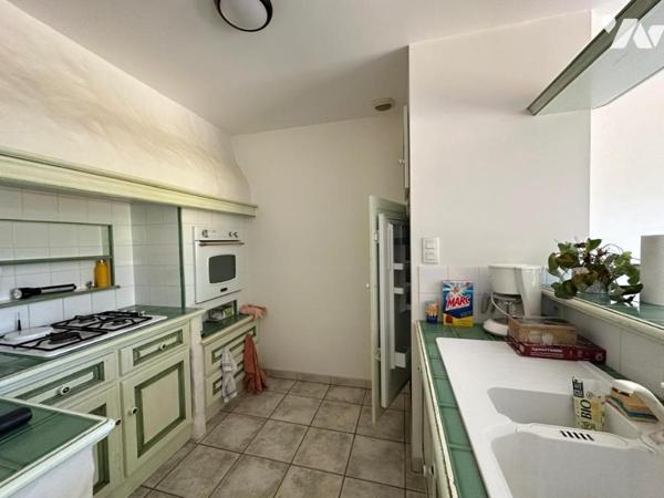 PROCHE VANNES : MAISON DE PLAIN PIED SUR JARDIN CLOS