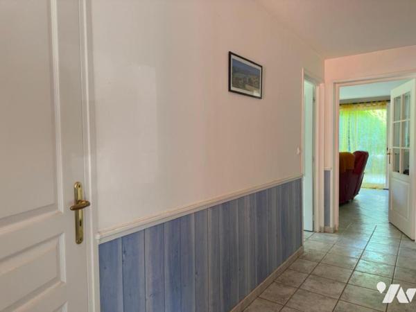 PROCHE VANNES : MAISON DE PLAIN PIED SUR JARDIN CLOS