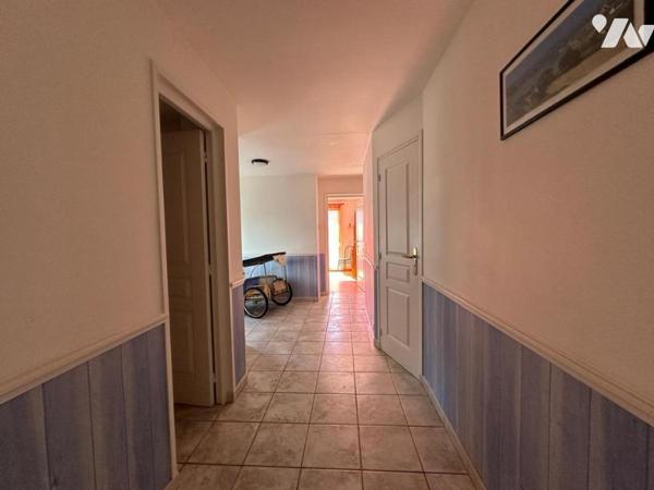 PROCHE VANNES : MAISON DE PLAIN PIED SUR JARDIN CLOS