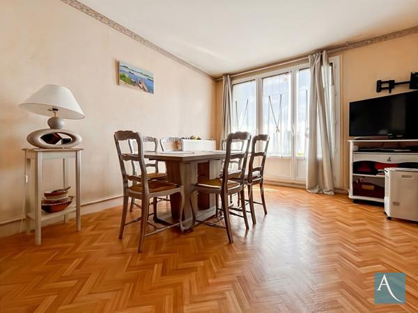 Appartement 3 pièces 57 m² - Dernier étage - RER C à pied