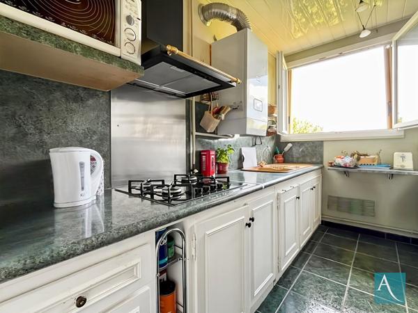 Appartement 3 pièces 57 m² - Dernier étage - RER C à pied