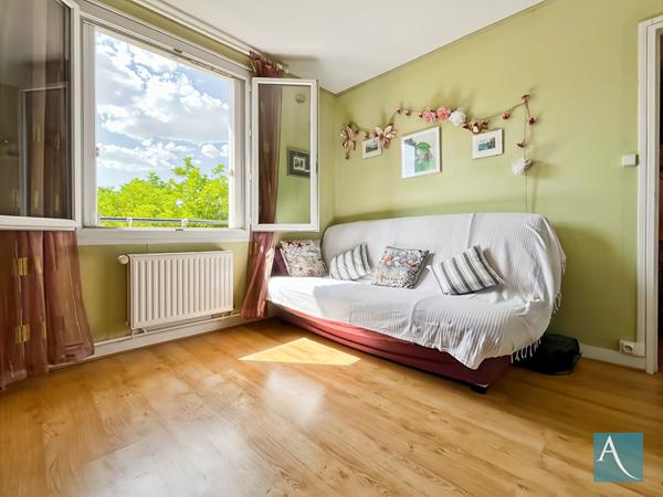 Appartement 3 pièces 57 m² - Dernier étage - RER C à pied