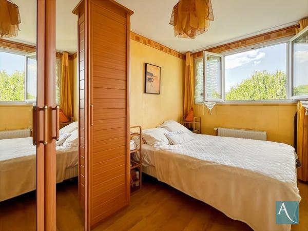 Appartement 3 pièces 57 m² - Dernier étage - RER C à pied