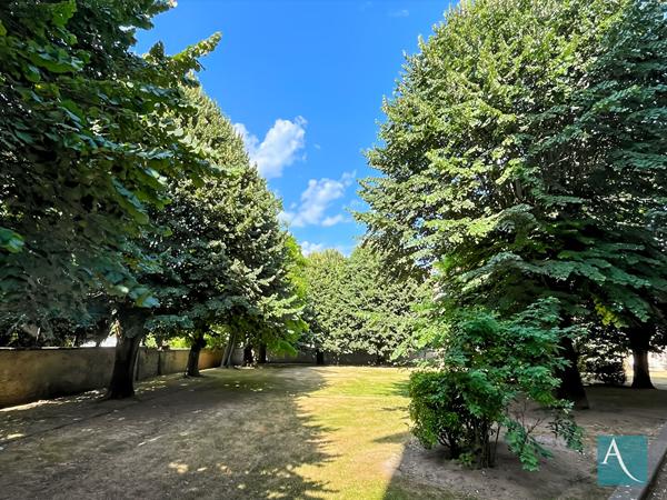 Appartement 3 pièces 57 m² - Dernier étage - RER C à pied
