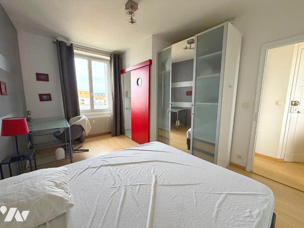 T2 EN DERNIER ETAGE - RUE DE NANTES !