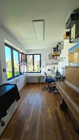 Charme, élégance et confort réunis dans un secteur recherché.