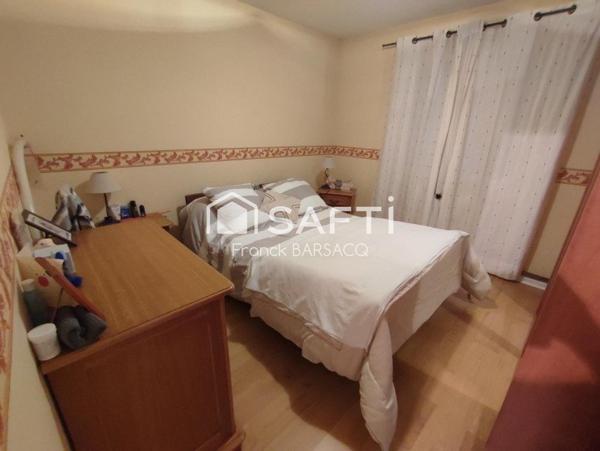 BELLE VILLA  AVEC JARDIN  ET  GARAGE INDEPENDANT