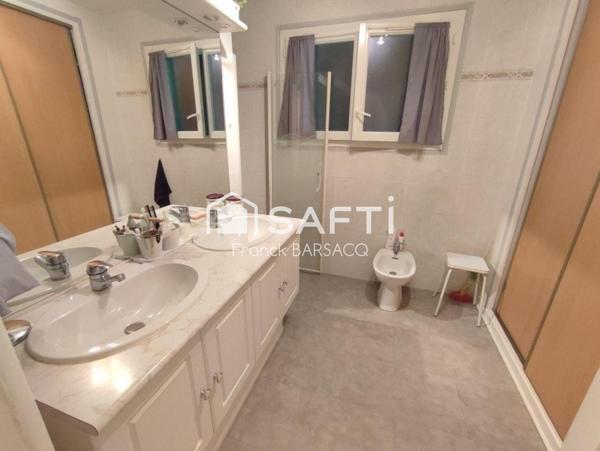 BELLE VILLA  AVEC JARDIN  ET  GARAGE INDEPENDANT