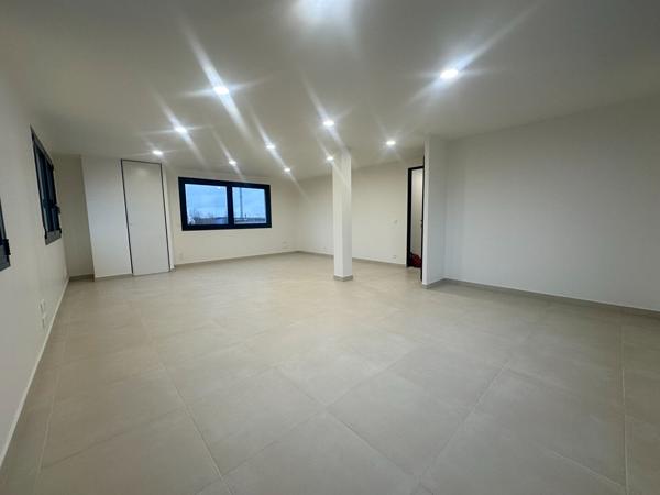 Local commercial Le Chatelet En Brie 3 pièce(s) 80 m2