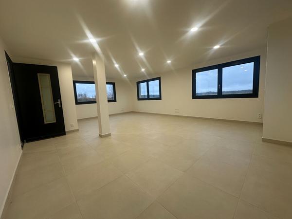 Local commercial Le Chatelet En Brie 3 pièce(s) 80 m2