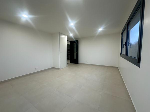 Local commercial Le Chatelet En Brie 3 pièce(s) 80 m2