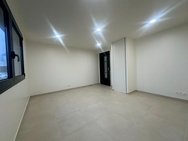 Local commercial Le Chatelet En Brie 3 pièce(s) 80 m2