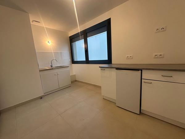 Local commercial Le Chatelet En Brie 3 pièce(s) 80 m2