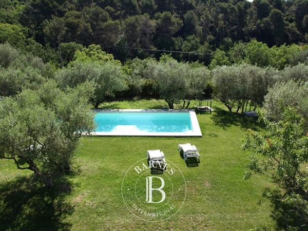 Aix-en-Provence, Maison 5 Chambres -  253 m² à vendre