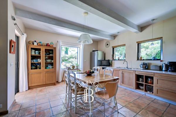Aix-en-Provence, Maison 5 Chambres -  253 m² à vendre