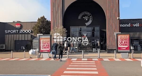 Location Local commercial 2 pièces 53 m² - L'isle-sur-la-sorgue 84800