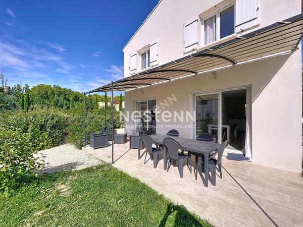 CUCURON Maison idéalement située avec piscine et commodités