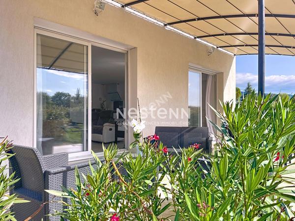 CUCURON Maison idéalement située avec piscine et commodités