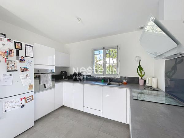 CUCURON Maison idéalement située avec piscine et commodités