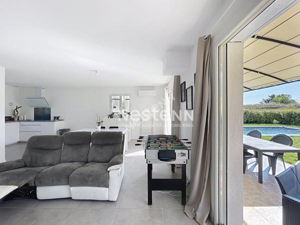 CUCURON Maison idéalement située avec piscine et commodités