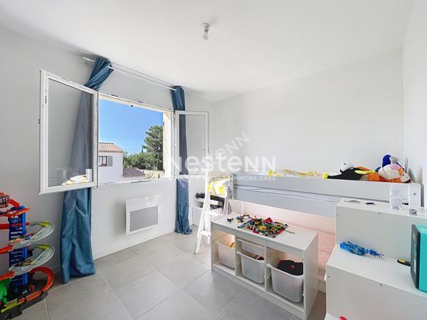 CUCURON Maison idéalement située avec piscine et commodités