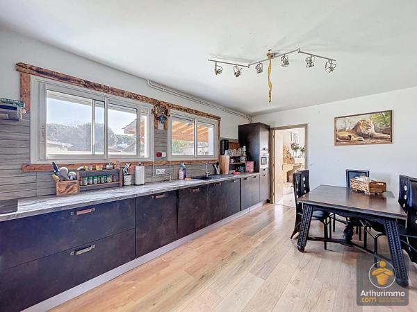 Vente                                                      Maison
                        
                     6 pièces                      151 m2                     à Mimizan