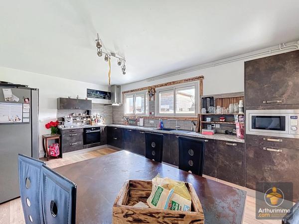Vente                                                      Maison
                        
                     6 pièces                      151 m2                     à Mimizan