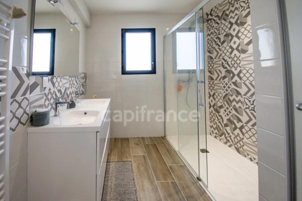 ROYAN – MAISON CONTEMPORAINE AVEC PISCINE ET VUE DÉGAGÉE