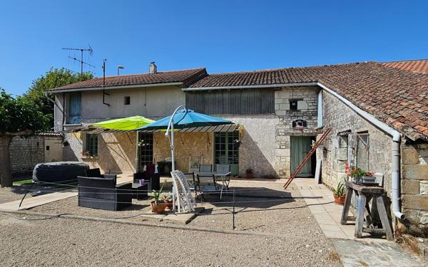 Maison à vendre    3 pièces •  La Roche-Rigault