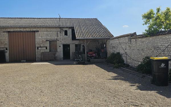 Maison à vendre    3 pièces •  La Roche-Rigault