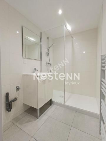 Centre Heyrieux: Appartement de type 3 , terrasse, stationnement et cave