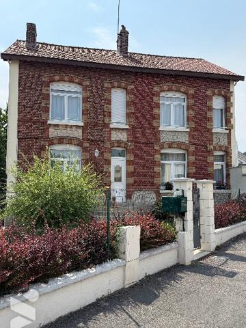 A VENDRE MAISON AVEC VERANDA, CARPORT ET GRAND JARDIN CLOTURE
A FAYET