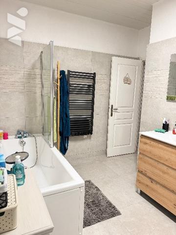 A VENDRE MAISON AVEC VERANDA, CARPORT ET GRAND JARDIN CLOTURE
A FAYET
