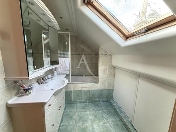 VILLEMOMBLE, Maison, 10 pièces, 139m2