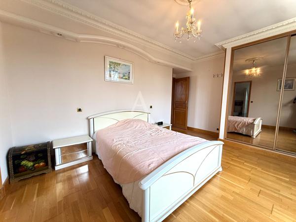 VILLEMOMBLE, Maison, 10 pièces, 139m2