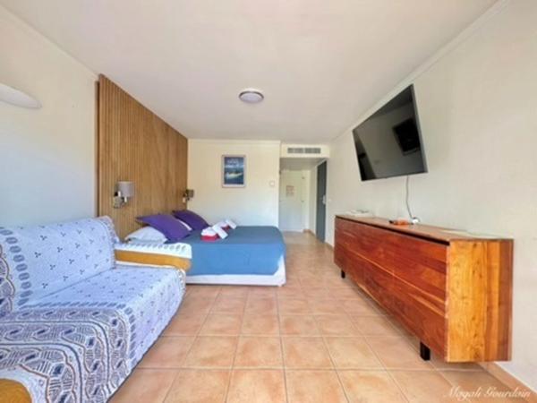 A VENDRE – DEUX STUDIOS RENOVES ET COMMUNICANTS – JUSQU’A 8 PERSONNES – SAINTE-ANNE