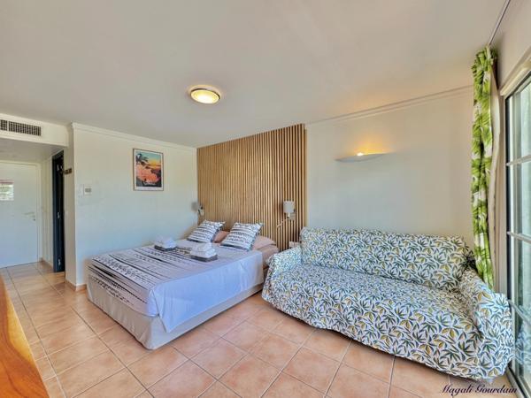 A VENDRE – DEUX STUDIOS RENOVES ET COMMUNICANTS – JUSQU’A 8 PERSONNES – SAINTE-ANNE