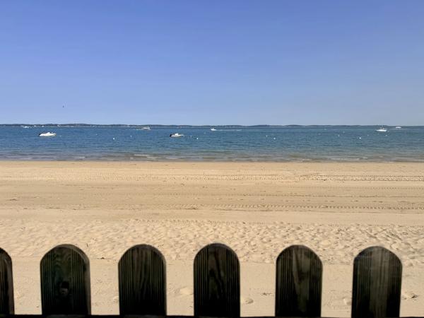 Acheter un appartement T2 à Arcachon à proximité de la plage Pereire avec terrasses et parking privé.