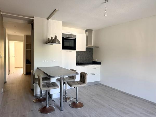 Acheter un appartement T2 à Arcachon à proximité de la plage Pereire avec terrasses et parking privé.