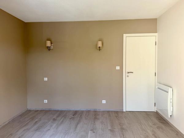 Acheter un appartement T2 à Arcachon à proximité de la plage Pereire avec terrasses et parking privé.