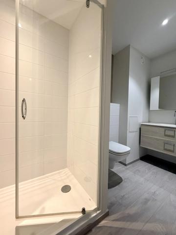 Acheter un appartement T2 à Arcachon à proximité de la plage Pereire avec terrasses et parking privé.