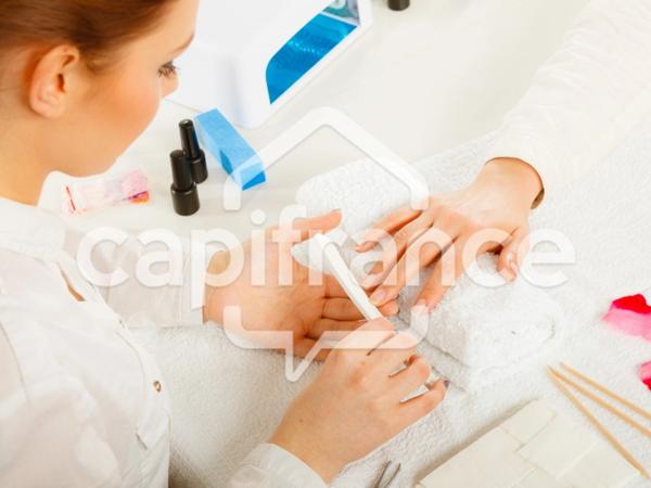 Fonds de commerce à vendre ALBERTVILLE (73) - Nail bar, Esthétique, barbeur, coiffure -90 m²